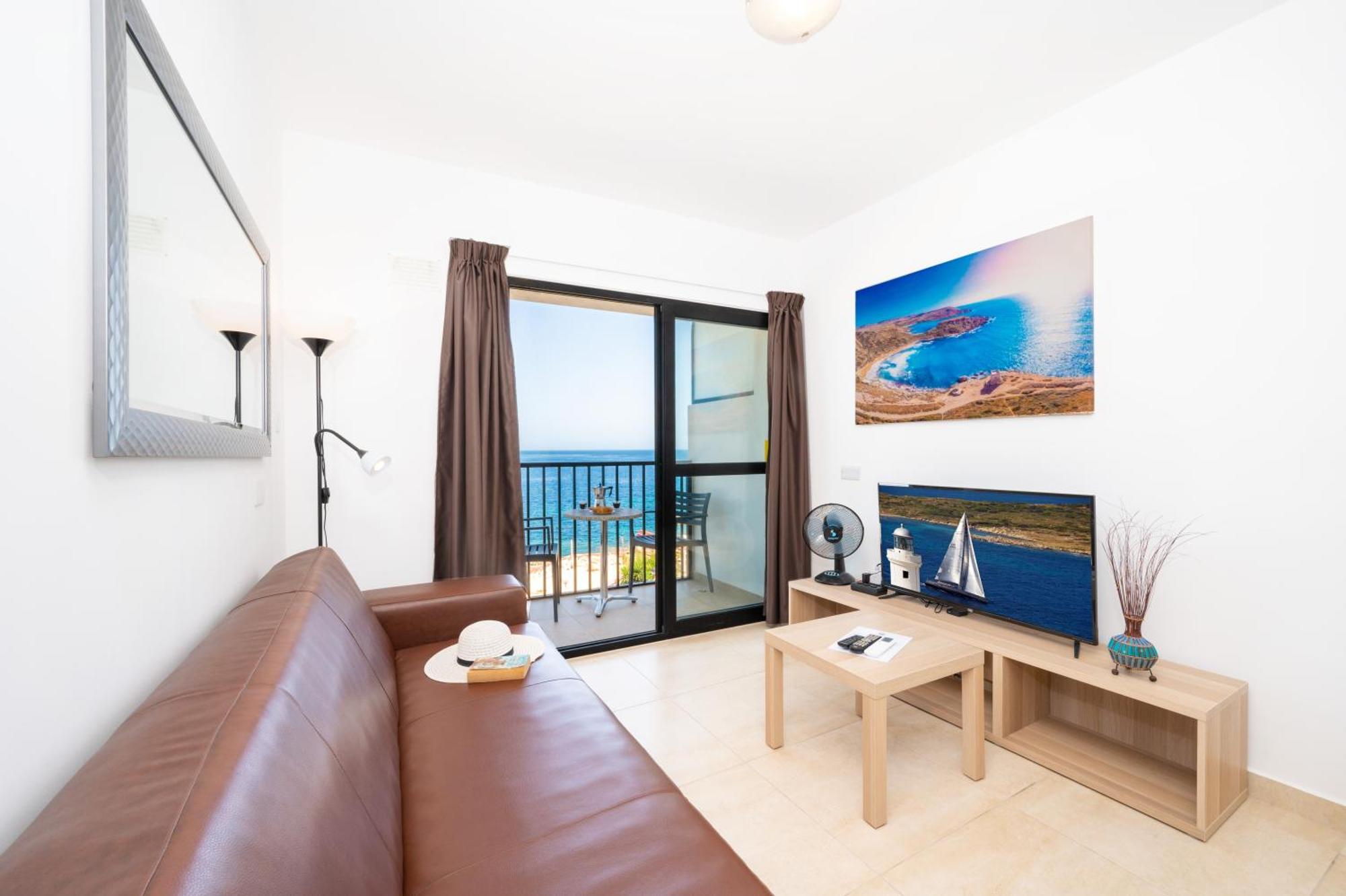 Islet Promenade Seafront Family Apartment With 2 Balconies By Getawaysmalta St. Paul's Bay Exterior foto