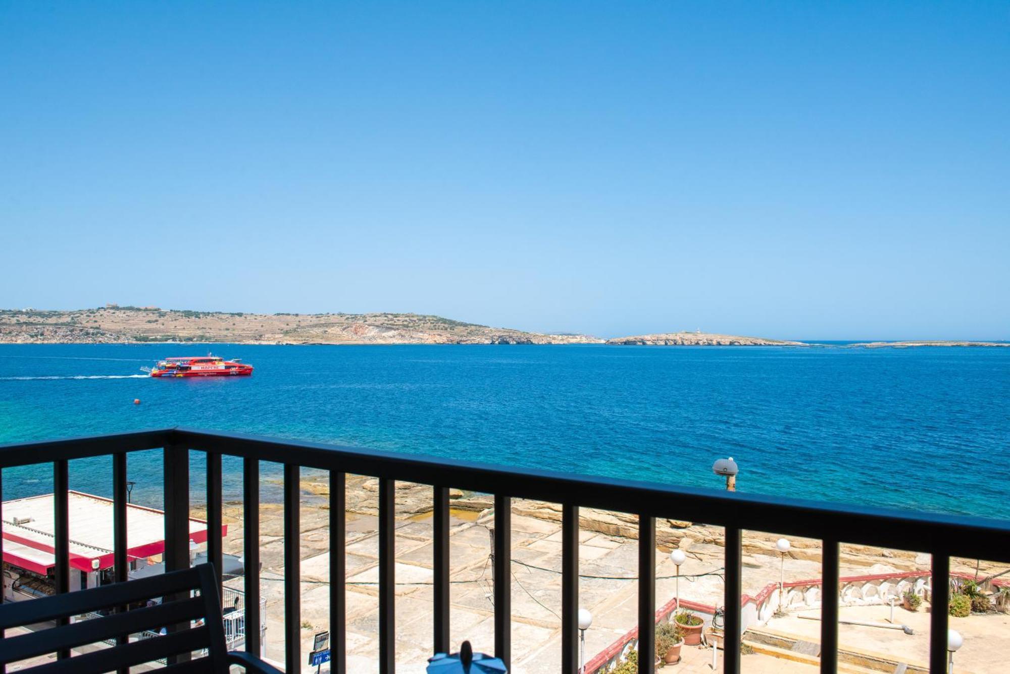 Islet Promenade Seafront Family Apartment With 2 Balconies By Getawaysmalta St. Paul's Bay Exterior foto