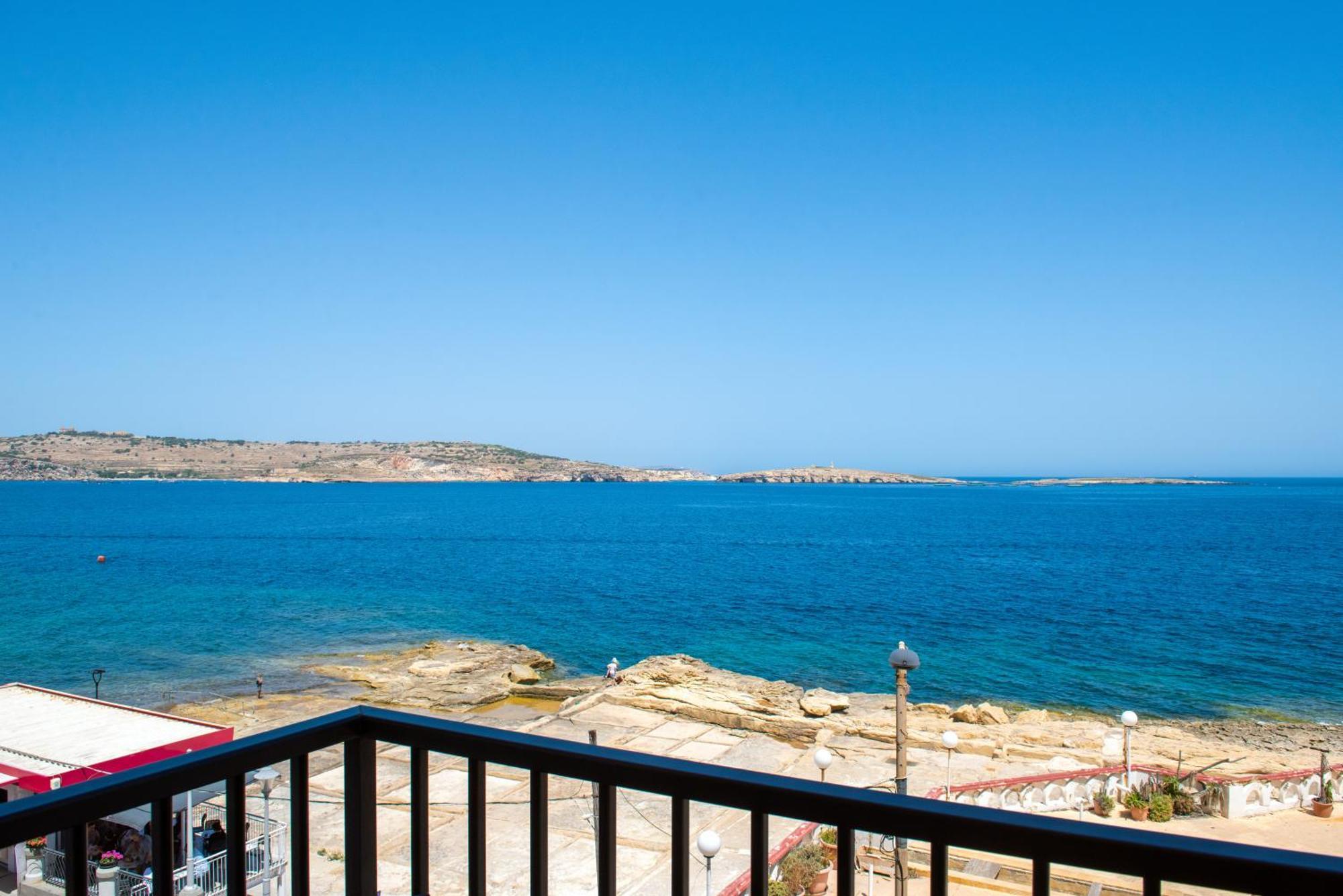 Islet Promenade Seafront Family Apartment With 2 Balconies By Getawaysmalta St. Paul's Bay Exterior foto